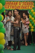 Manyata Dutt at Sanjay Dutt and Manyata celebrates childrens birthday in Blue Sea, Mumbai on 21st Oct 2011 (61).JPG
